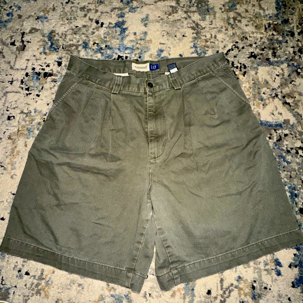 Men’s GAP Khaki Shorts RELAXEX size 34